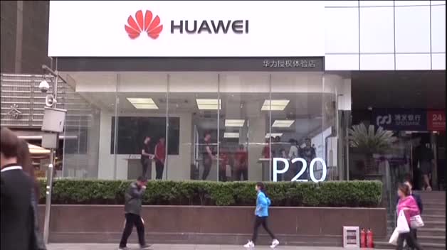 El fundador de Huawei no se deja intimidar por EE UU y se defiende