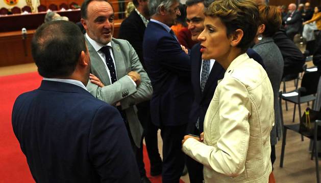 Javier Esparza y María Chivite, en la toma de posesión del nuevo rector de la UPNA.