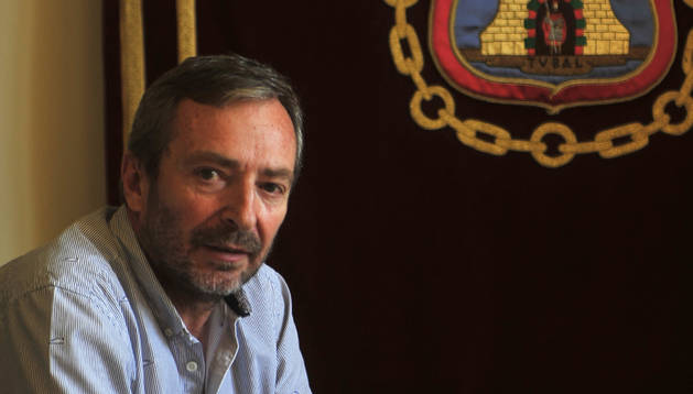 Foto de Jesús Arrizubieta, alcalde de Tafalla por EH Bildu, en su despacho del ayuntamiento.