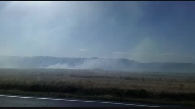 La fuerza del viento ha descontrolado el fuego