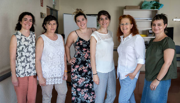 Lanzadera Pamplona 2019. Algunas de las participantes en esta edición. De izquierda a derecha: Uxue Noáin Aristu (publicidad y relaciones públicas), María Pilar Moso Pérez-Salazar (administrativa), Jara Fernández Escobedo (productora audiovisual), Elena Meléndez Sobrino (técnica de la Lanzadera de Empleo), María jesús Rodríguez Martínez (frutera) y Ana Fernández López.