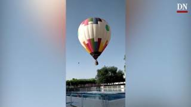 Un globo aterriza por sorpresa en las piscinas de Mutilva