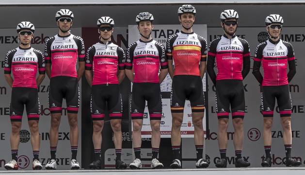 El equipo Lizarte que tomó parte en la última edición de la Vuelta a Navarra en Estella.
