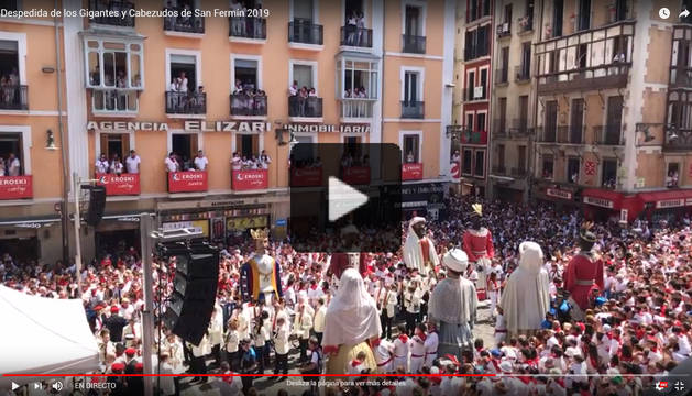 Despedida de los Gigantes en la plaza del Ayuntamiento