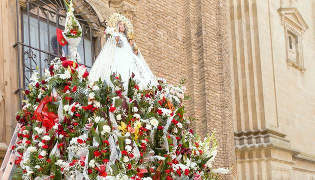Ofrenda floral a Santa Ana durante las fiestas de Tudela 2019