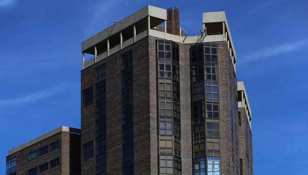 Foto del Edificio Singular, una de las construcciones más reconocibles de Pamplona.