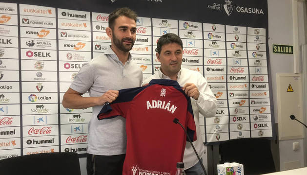 Presentación de Adrián López como nuevo jugador de Osasuna