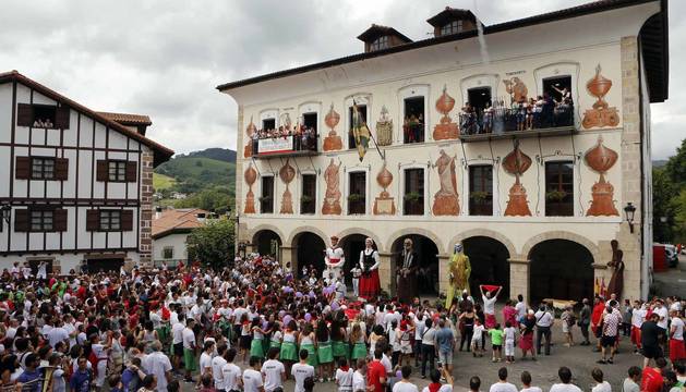 El cohete en Bera da comienzo a las fiestas de San Esteban
