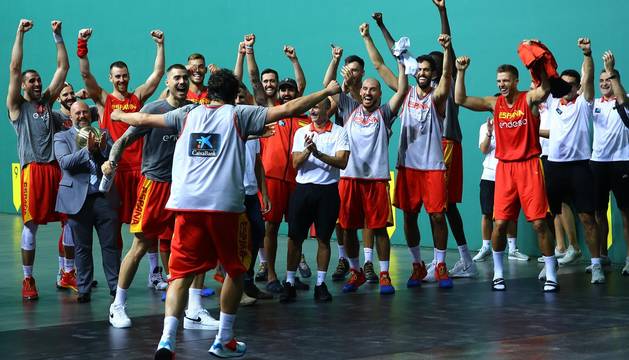 Galería de fotos del entrenamiento de la Selección Española de Baloncesto en el Navarra Arena