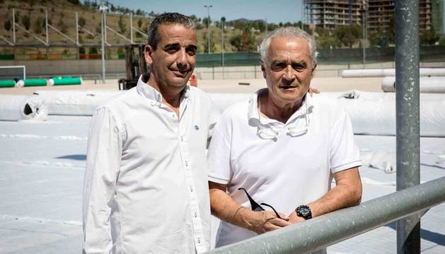 José María Muñoz (izquierda) es el nuevo presidente del Burladés tras los once años que ha estado Patxi Bator (derecha) al frente del club. En un Ripagaina en obras, coge el testigo.