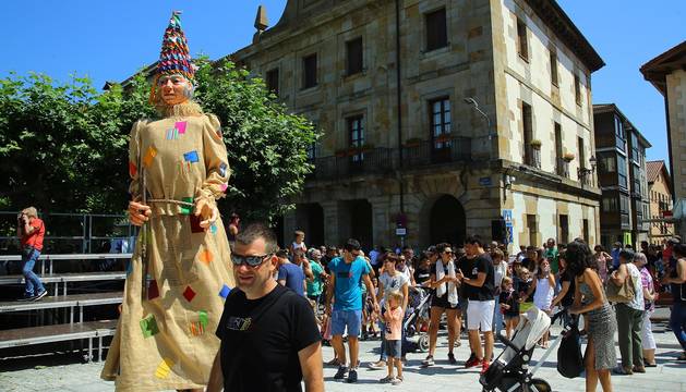 Etxarri Aranatz 'abre boca' con su ikastola en fiestas de Etxarri