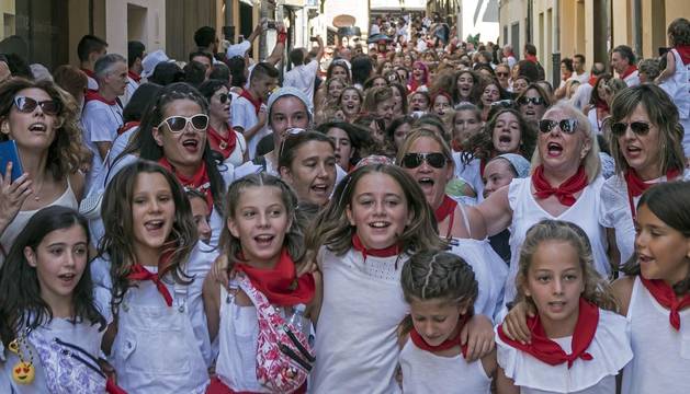 Ellas y su bajadica en fiestas de Estella