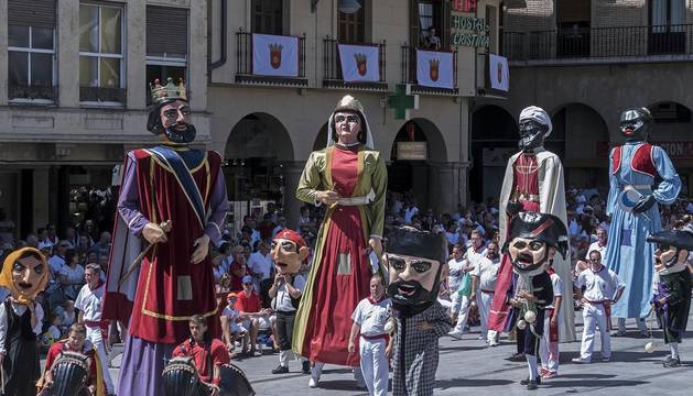 Despedida de los gigantes en fiestas de Estella