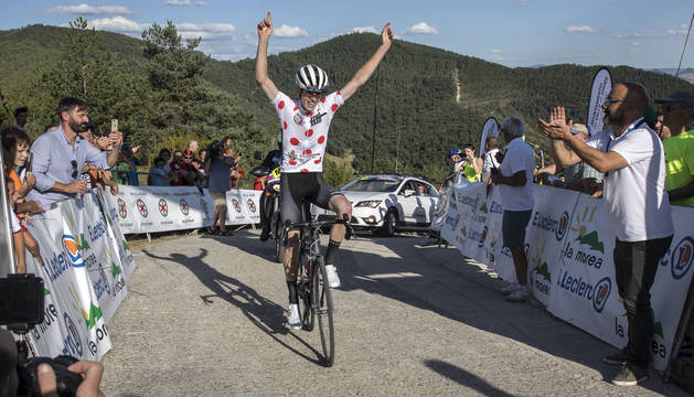 Scott golpea donde más duele en la Vuelta Pamplona