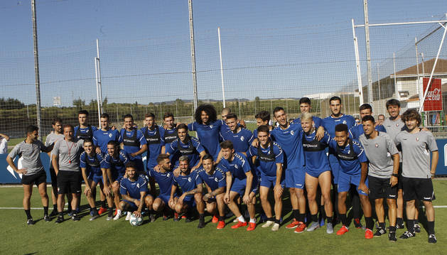 Foto de la plantilla de Osasuna al comenzar la pretemporada el pasado 11 de julio en Tajonar.