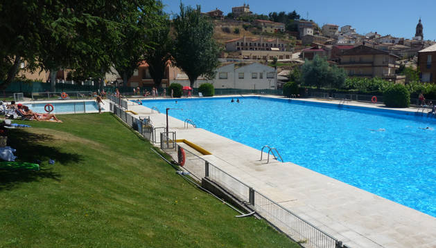 Foto del alcalde de Arróniz experimentó inicialmente dificultades para contratar socorristas para la temporada de verano.
