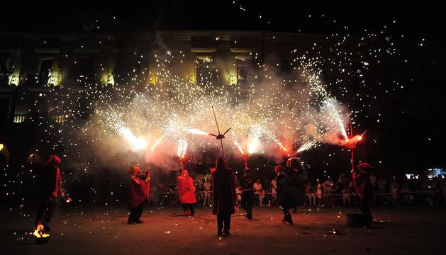 Fotos de los Correfoc en la Plaza de Navarra de las Fiestas de Tafalla 2019
