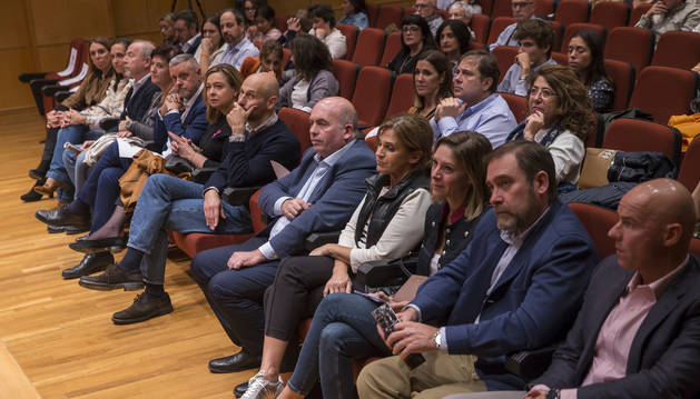 Foto de políticos de diferente signo asistieron a la mesa redonda para conmemorar el XX aniversario de Covite.