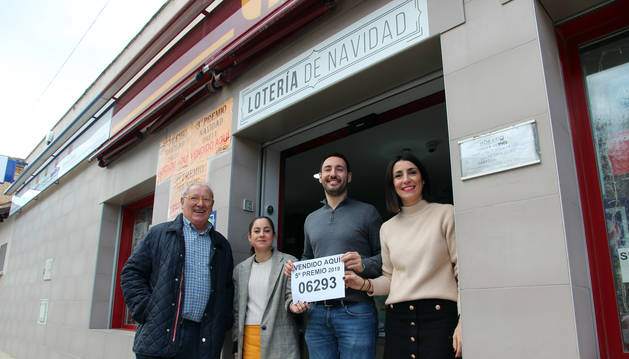 Foto de Enrique Arnáiz García, Ana Zato Martínez y los hermanos Gonzalo y Mar Arnáiz Utiel.