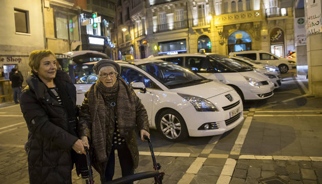 Fotos de la vuelta en taxi de los internos de distintas residencias de Pamplona