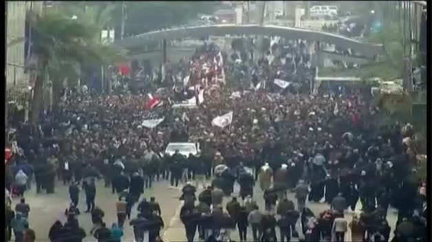 Miles de iraquíes acuden al funeral del general iraní Qassem Soleimani