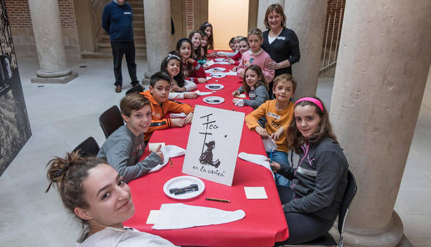 Foto del taller del Museo del Carlismo, durante una actividad entorno a Zalacaín, el personaje de Pío Baroja.