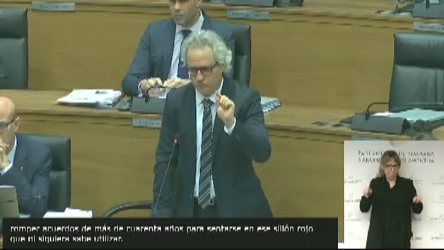Rifirrafe entre Chivite y Pérez-Nievas en el pleno de Navarra