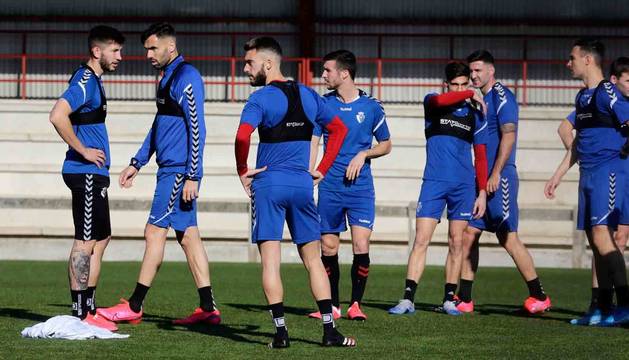 David García, Enric Gallego, Roberto Torres, Oier, Nacho vidal y Raúl Navas, durante la sesión de ayer a puerta cerrada en Tajonar.