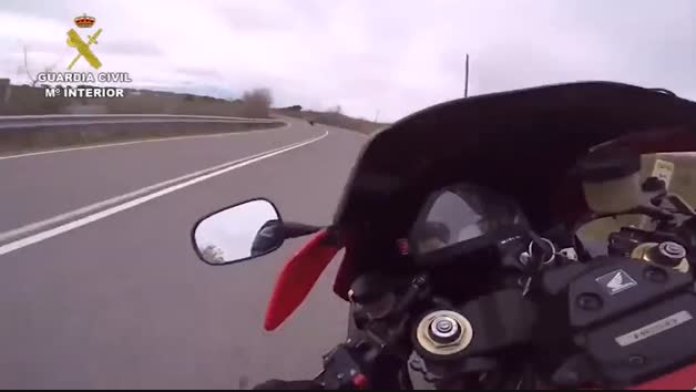Vídeo: Identifican a 10 moteros por conducir de forma temeraria y grabarse en vídeo en Mataburros (Navarra)