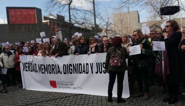 Concentración en Pamplona en recuerdo y homenaje a las víctimas de ETA.