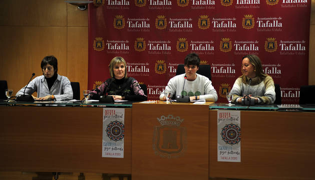 Desde la izda., Aurora Beroiz, Marta Lerga, Goizeder Juango e Imelda Mañeru en la presentación.