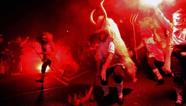 Fotos de la celebración del Carnaval rural en Alsasua este 25 de febrero, con los momotxorros como protagonistas.