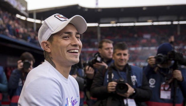 El Chimy Ávila, a pie de campo, antes de dar comienzo un partido reciente en El Sadar.