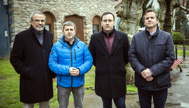 De izquierda a derecha, Antonio Monzó (Tradisna), Juankar Unanua (alcalde de Igantzi), Ignacio Orradre (ANET) y Pedro Andrés López, director general de Obras Públicas.