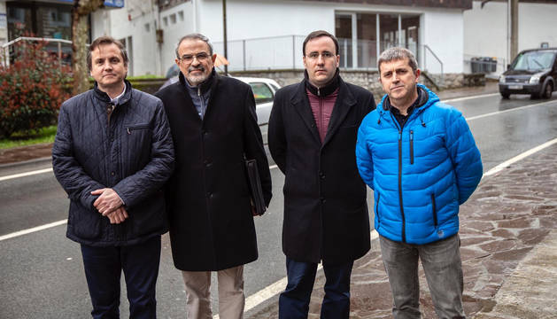 Pedro Andrés López Vera, primero por la izquierda, Ignacio Orradre, segundo por la derecha y Juan Carlos Unanue, primero por la derecha.