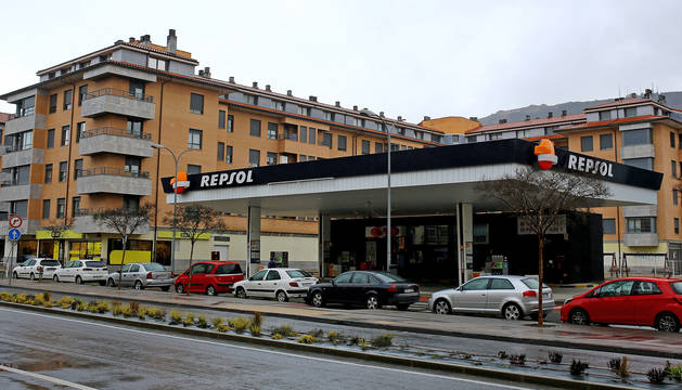 Foto de la gasolinera de Repsol en Berriozar, situada entre la avenida de Guipúzcoa y la avenida de Berriozar.