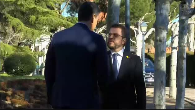 Cinematográfica puesta en escena de la primera mesa de diálogo para Cataluña