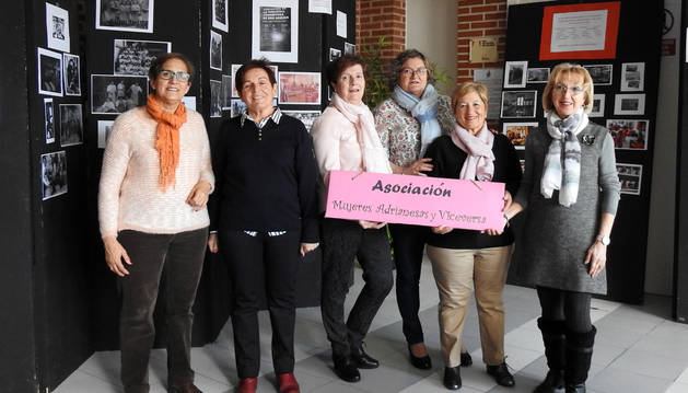Foto de la junta de la asociación de mujeres de San Adrián: Conchi Cornago Díaz, Tomasi Martínez Cabello, Conchi Santos Alcalde, Mª Rosa Cunchillos Rubio, Mª Cielo Cuesta Sáenz y Luz Divina Ruiz-Alejos Ciordia.