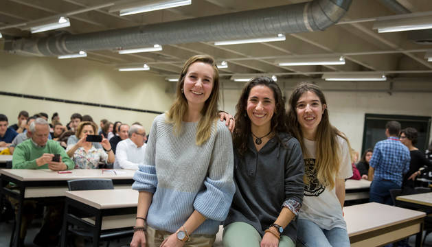Foto de Miren Larumbe, Maider Blanco y Laura Panero compartieron su experiencia sobre el cambio climático en la Universidad Pública de Navarra.