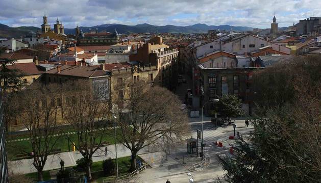 A la izquierda el antiguo convento de las Salesas, frente al paseo del Doctor Arazuri.