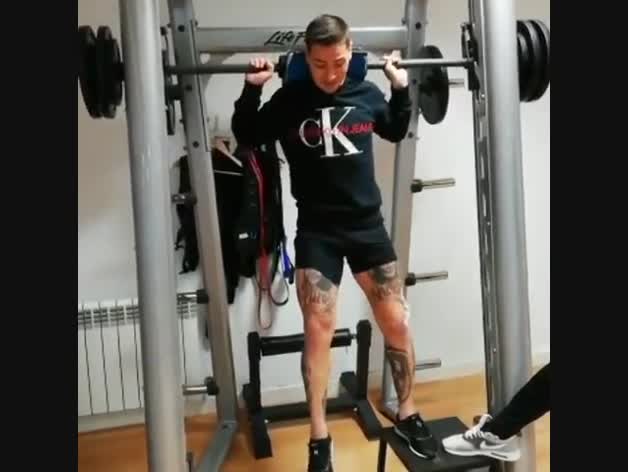 Vídeo del Chimy Ávila se entrena para volver a los terrenos