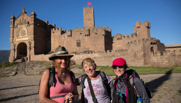 Foto de Carmen Pérez de Ciriza Santesteban, Pilar Azanza Cildoz y Charo Losua Sáinz.