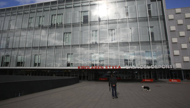 Fachada del Navarra Arena, donde se ubica la Casa del Deporte con numerosas Federaciones Deportivas.