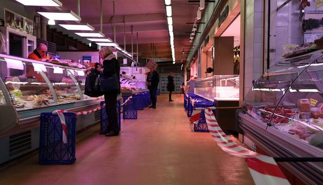 Fotos del mercado del Segundo Ensanche de Pamplona en el cuarto día de confinamiento