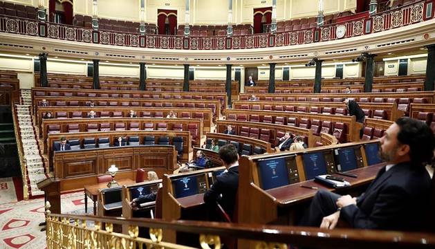 Fotos de la comparecencia de Sánchez en un Congreso prácticamente vacío