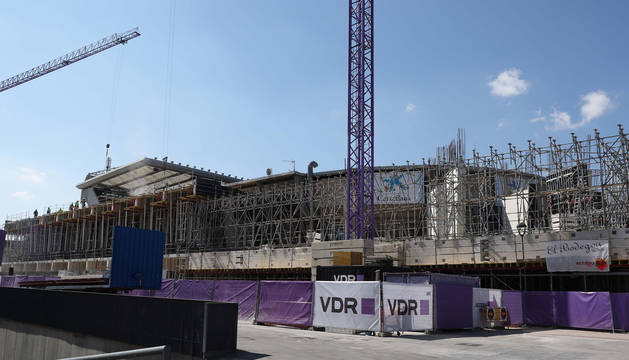 Así se quedará El Sadar estos días. Es muy visible la nueva volumetría rectangular que rodea a un recinto que amplía su perímetro. Ya no hay videomarcadores.