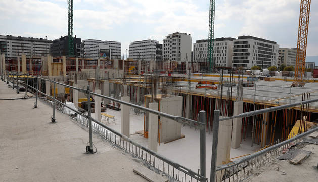 El último Real Decreto ha supuesto paralizar la construcción de cerca de dos millares de viviendas en toda Navarra.