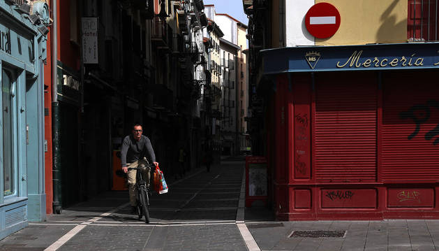 FOTO DE Las bicicletas están permitidas como un medio de transporte más, siempre que la causa esté justificada y no sea ocio.