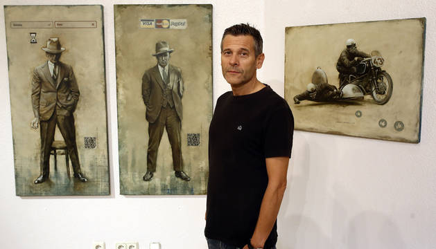 foto de El artista Juanjo Lazcano, autor de la serie Confinados, diario de un viaje emocional.
