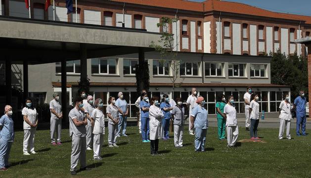 Chivite ha encabezado una concentración que ha tenido lugar ante el Palacio de Navarra, mientras que los sanitarios se han congregado en el exterior del Complejo Hospitalario de Navarra